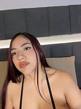 Chat +18 de nicolle_pierce ao vivo
