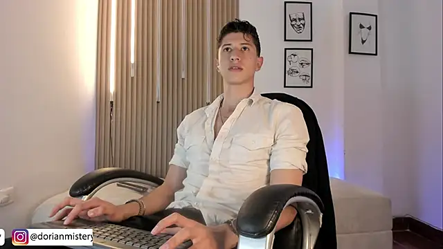 Dorianmistery2322_ Show Webcam