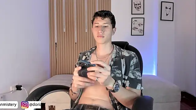 Dorianmistery2322_ Show Webcam