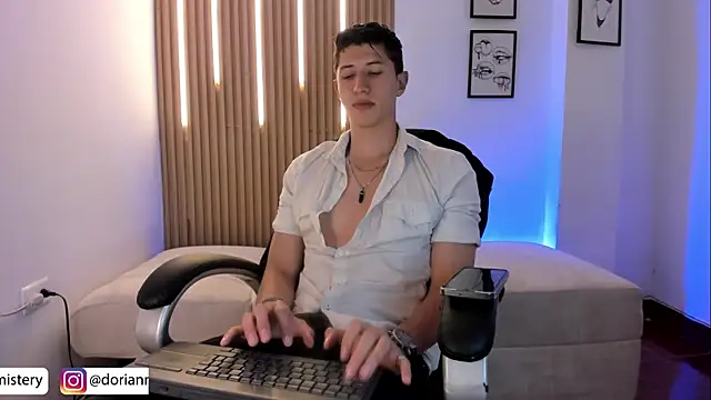 XXX chat uživo modela Dorianmistery2322_