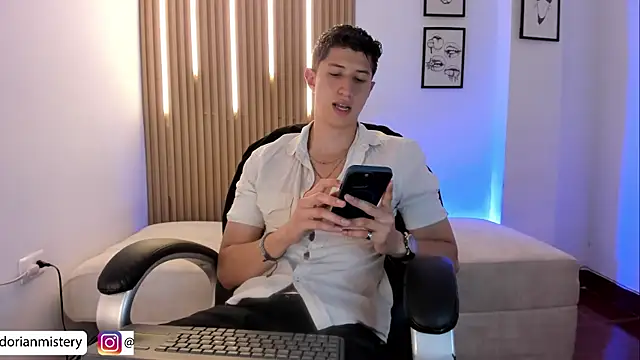 Dorianmistery2322_ Show Webcam