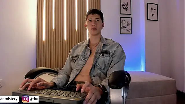 Dorianmistery2322_ Show Webcam