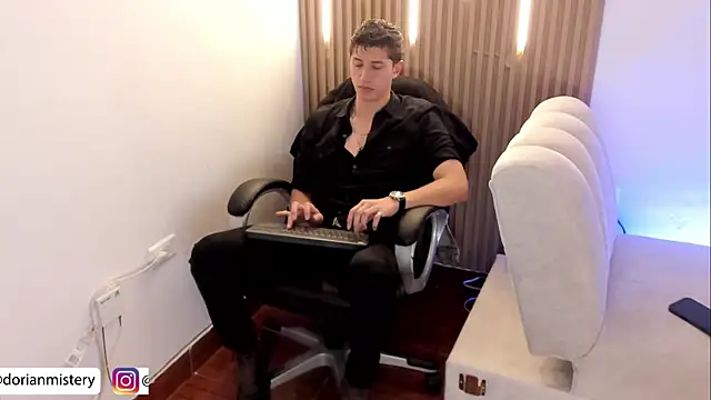 Dorianmistery2322_ Show Webcam
