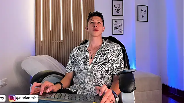 Dorianmistery2322_ Show Webcam