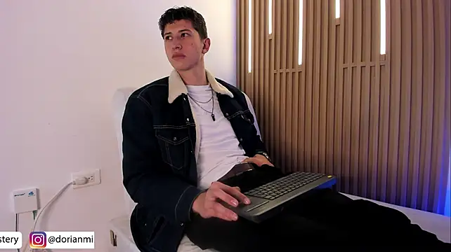 Dorianmistery2322_ Webcam Show