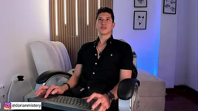 Dorianmistery2322_ Show Webcam