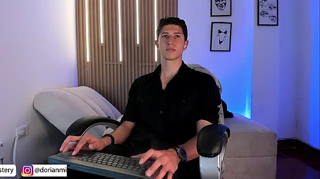 Dorianmistery2322_ Show Webcam