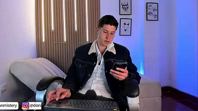 Dorianmistery2322_ Show Webcam