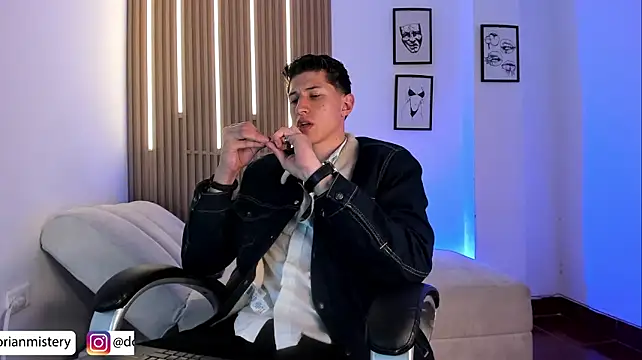 Dorianmistery2322_'s Webcam Show
