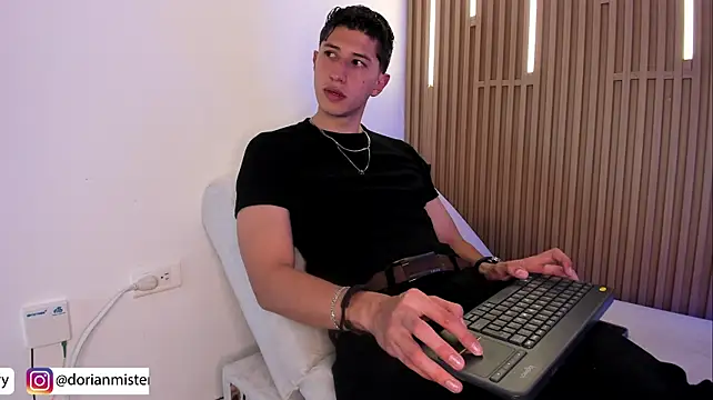 Dorianmistery2322_ Show Webcam