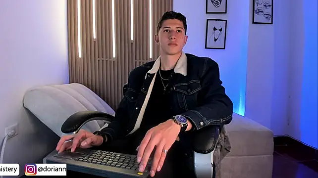 Dorianmistery2322_ Show Webcam
