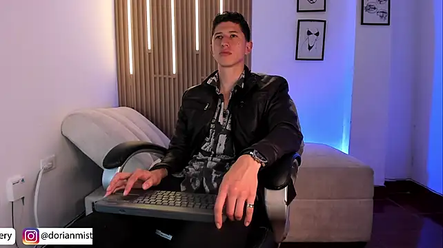 Dorianmistery2322_ Show Webcam