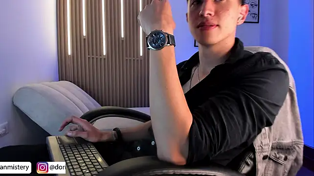 Dorianmistery2322_ Show Webcam