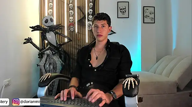 Dorianmistery2322_ XXX чат на живо