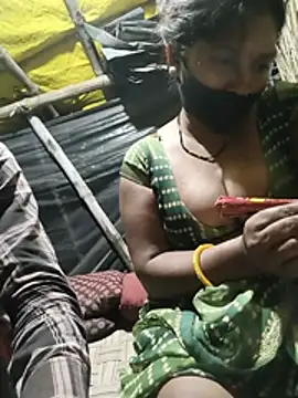 Indiandesicouple155's Webcam Show
