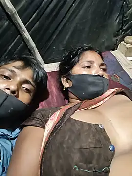 Show modela Desi77 na web-kameri