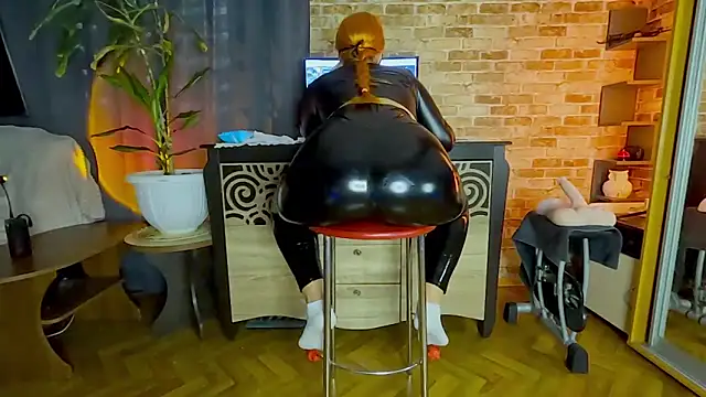 JosephinaBlack Show in webcam