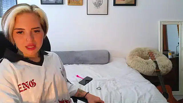 Alexandersonxo: διαδικτυακό σόου στην κάμερα