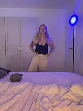 lunawolf21 webcam show