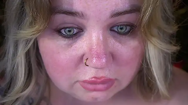 ZaraReignn Show in webcam
