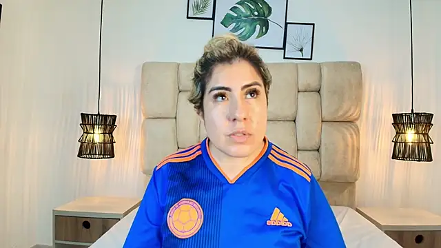 AdharaSmithh Adlı Modelin Canlı XXX Sohbeti