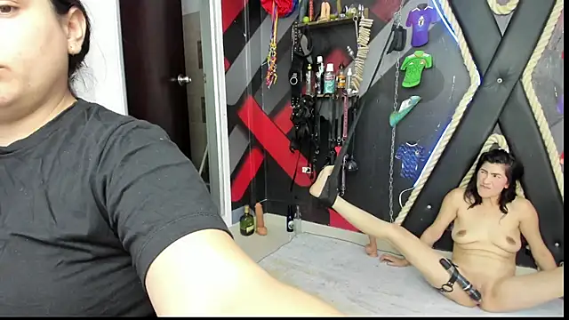 Show modela SUBMISSION_BDSM na web-kameri