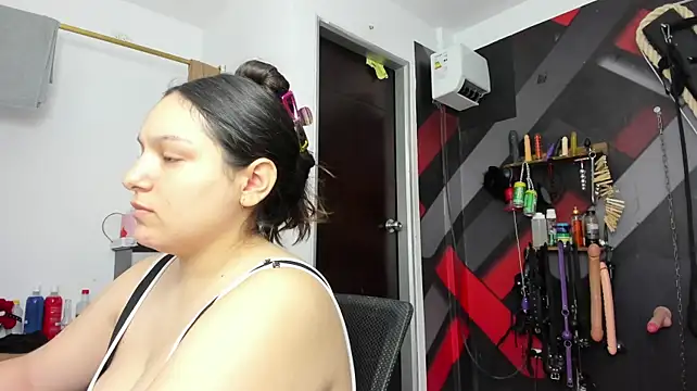 Show modela SUBMISSION_BDSM na web-kameri