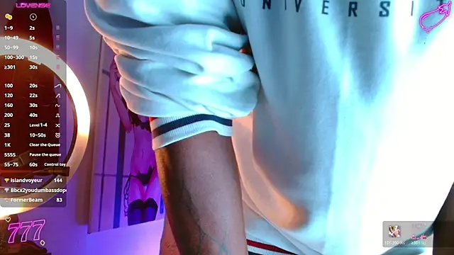 Aroonsexyboyのウェブカメラショー