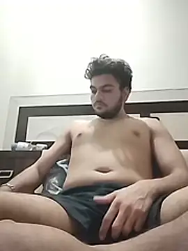 Realcumshow webcam show