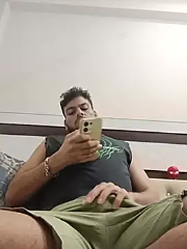 Realcumshow: διαδικτυακό σόου στην κάμερα