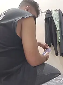 Realcumshow: διαδικτυακό σόου στην κάμερα