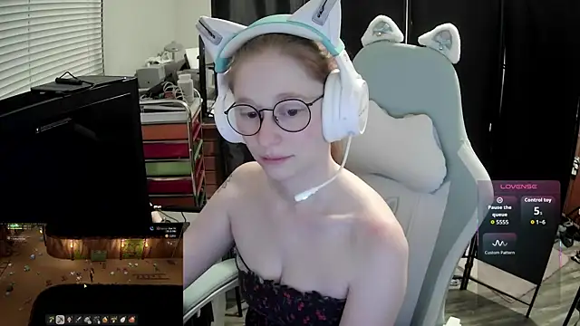 LilyFoxxx Show in webcam