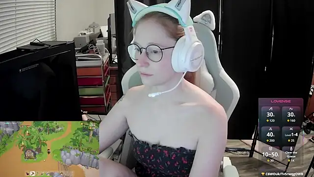 แชท XXX สดของ LilyFoxxx