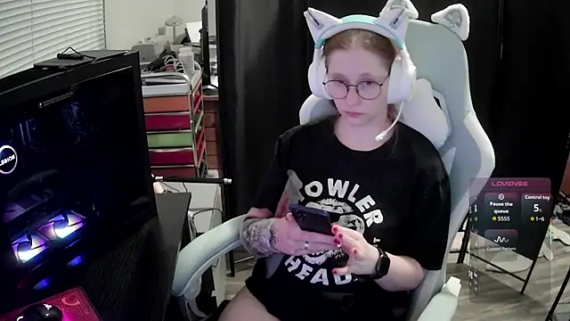 LilyFoxxx's Webcam Show