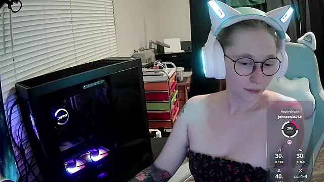LilyFoxxx Шоу с уебкамера