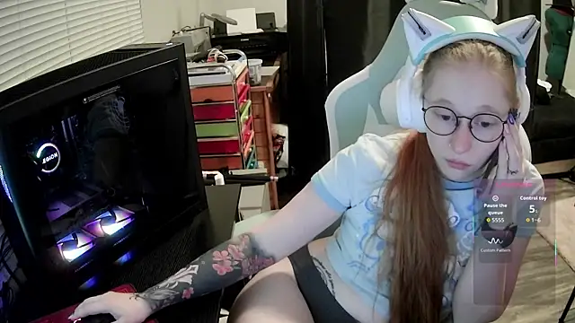LilyFoxxx's Live XXX Chat