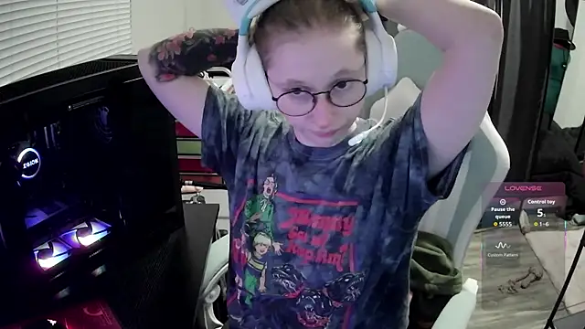 LilyFoxxx: вебкам-шоу