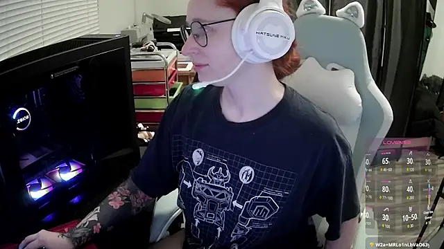 LilyFoxxx: вебкам-шоу