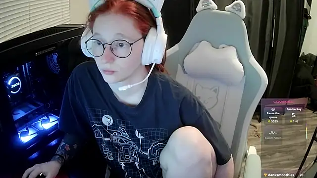 הופעת וובקאם של LilyFoxxx