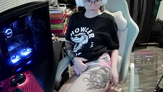 LilyFoxxx: вебкам-шоу
