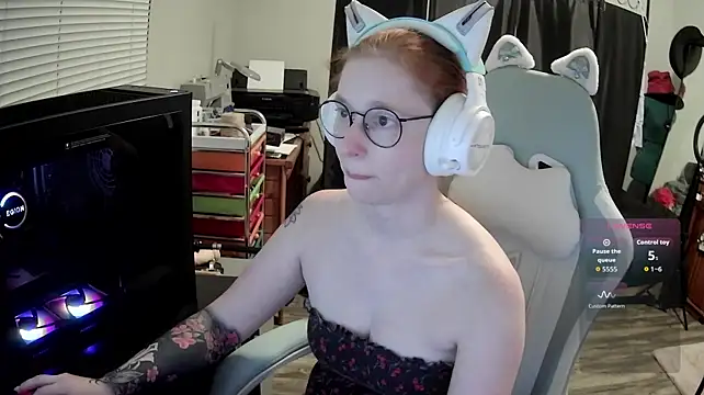 LilyFoxxx's Live XXX Chat