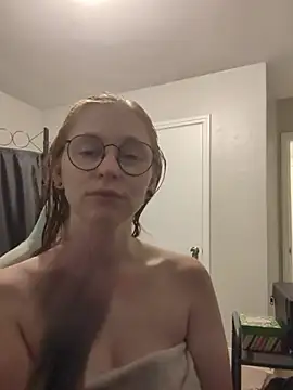 LilyFoxxx Show in webcam