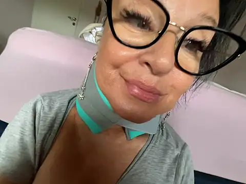 HoneyMakerr's Live XXX Chat