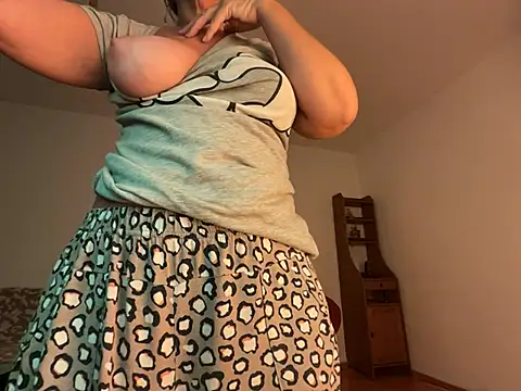 HoneyMakerr Chat XXX in diretta