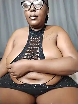 CHERRYYUMMY élő XXX-chatje