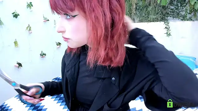 ElizaNik_ Show in webcam