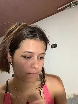 Chat XXX en directo de Vaiolet_H25T