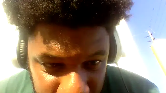 dvaughn3117 Show in webcam