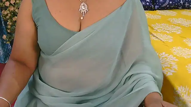 הופעת וובקאם של Mallu_Manisha