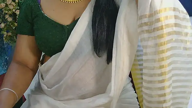 הופעת וובקאם של Mallu_Manisha